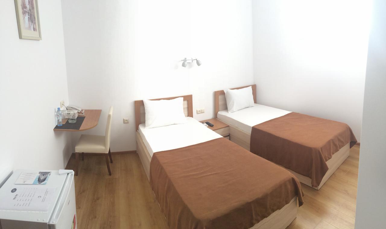 Hotel Marseille バトゥーミ エクステリア 写真