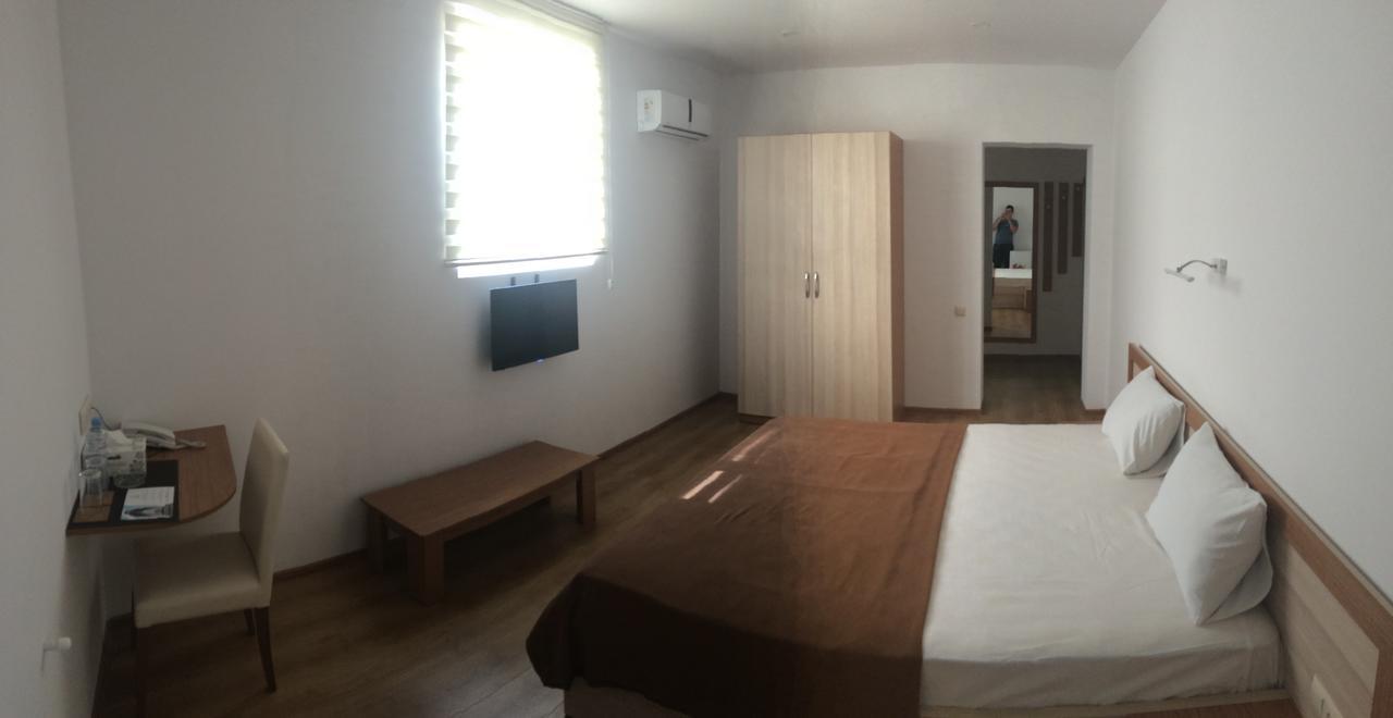 Hotel Marseille バトゥーミ エクステリア 写真