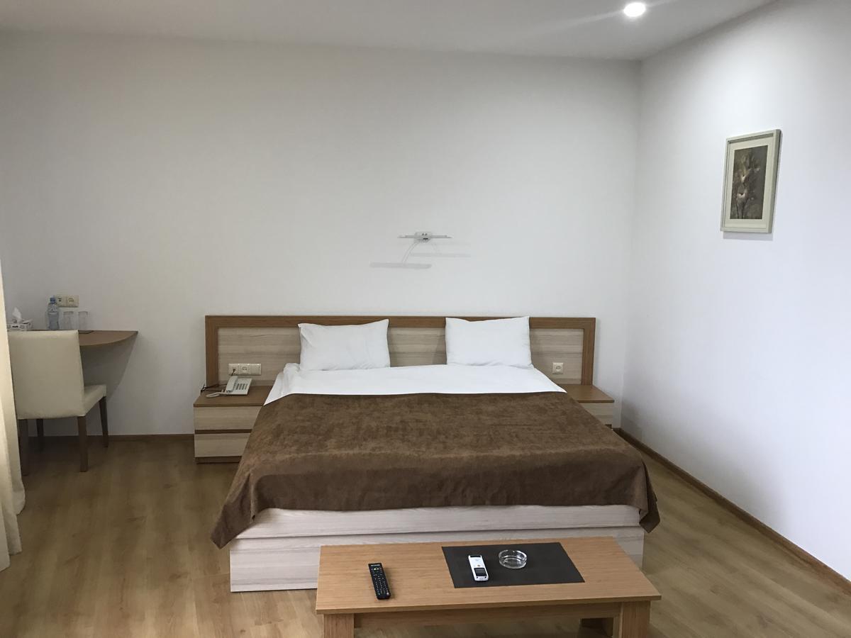 Hotel Marseille バトゥーミ エクステリア 写真