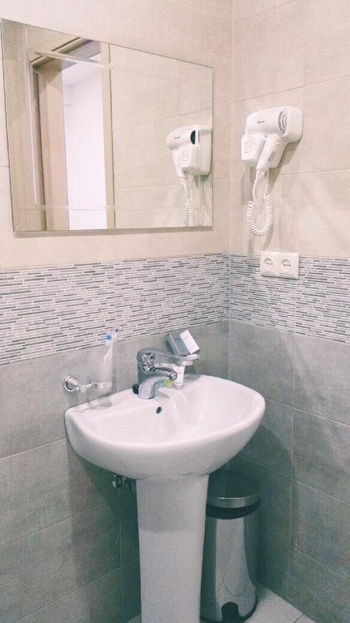 Hotel Marseille バトゥーミ エクステリア 写真